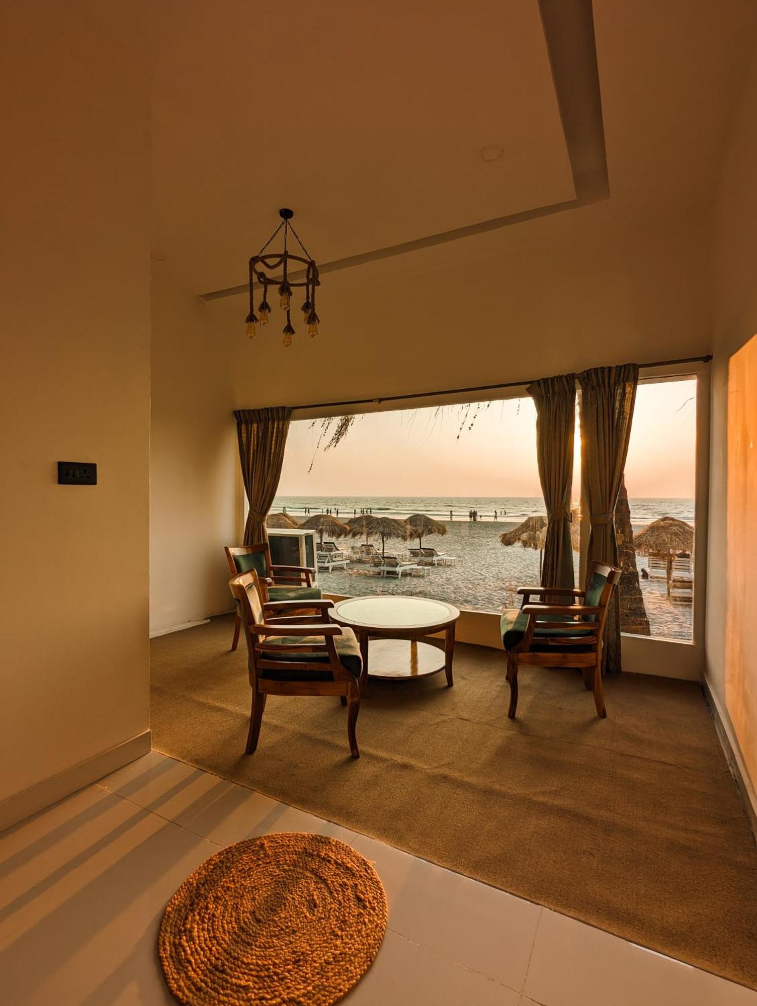 Aqua Beach Stays Ashwem Mandrem Bagian luar foto