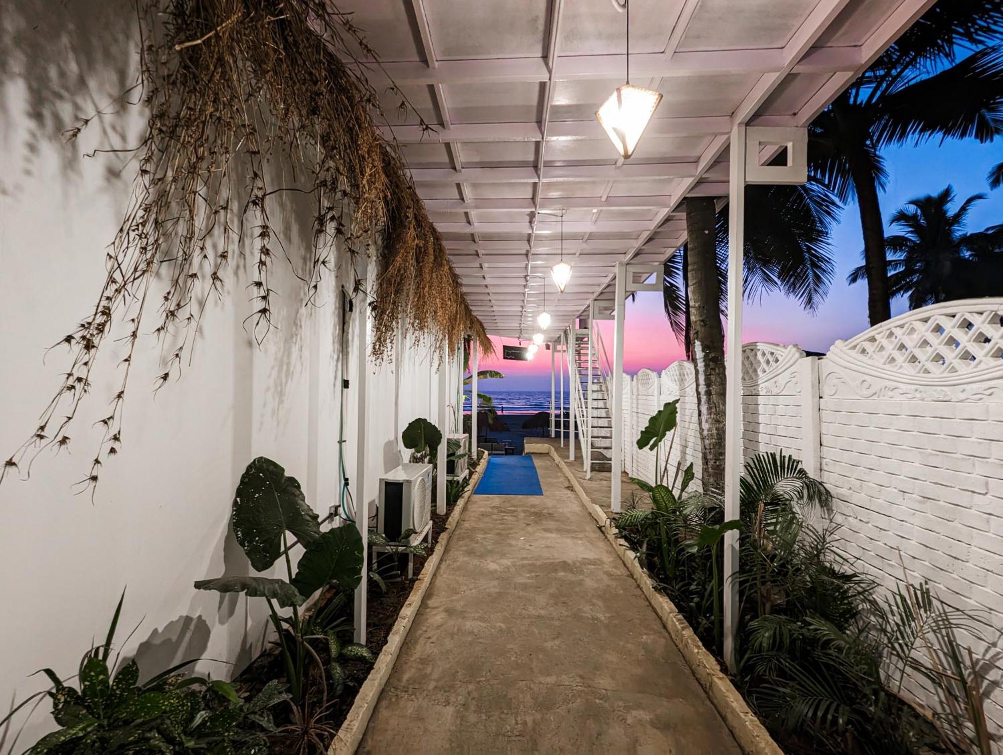 Aqua Beach Stays Ashwem Mandrem Bagian luar foto