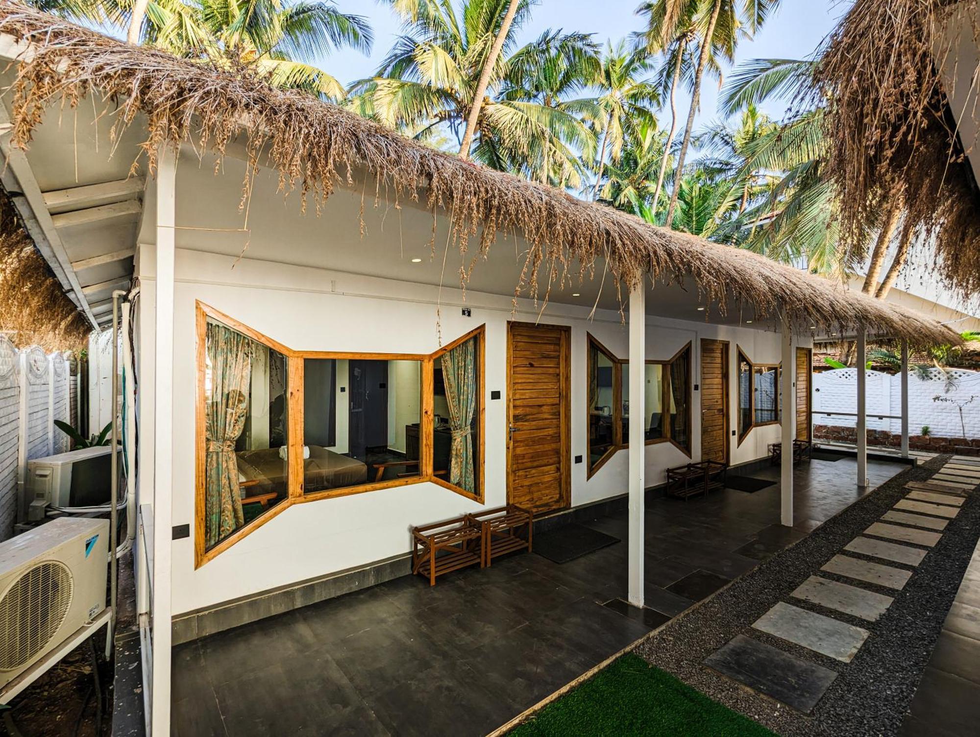 Aqua Beach Stays Ashwem Mandrem Bagian luar foto