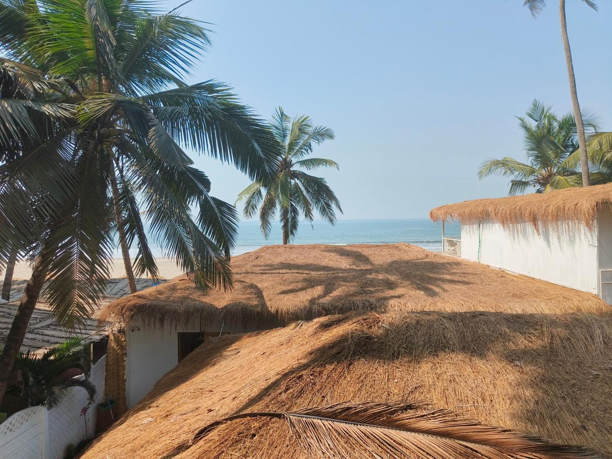 Aqua Beach Stays Ashwem Mandrem Bagian luar foto