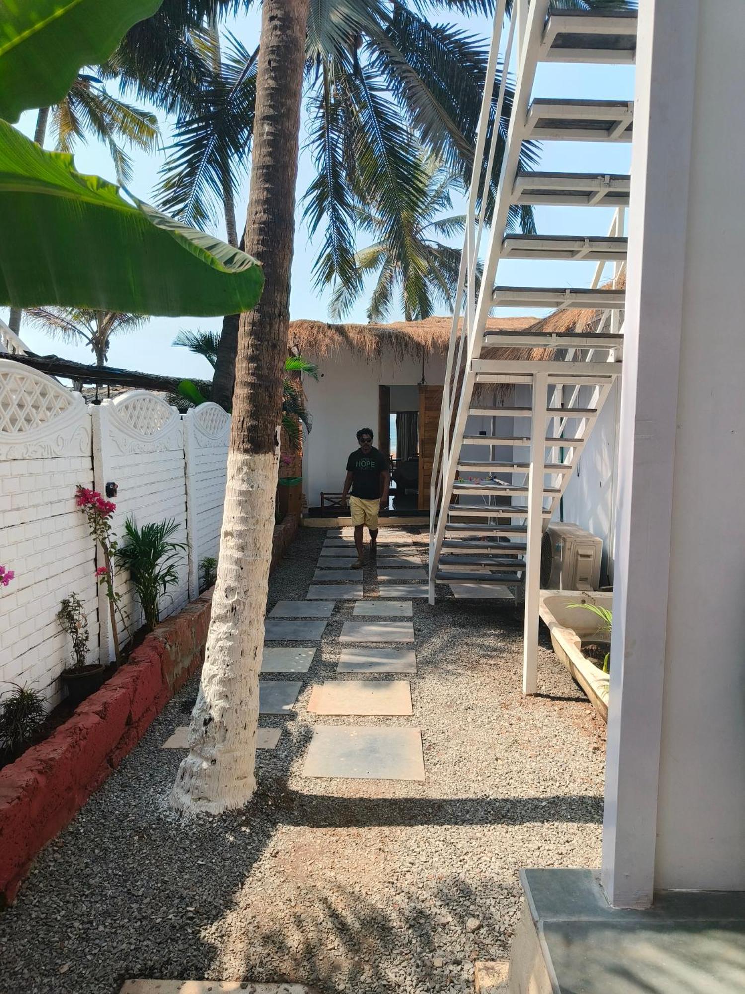 Aqua Beach Stays Ashwem Mandrem Bagian luar foto