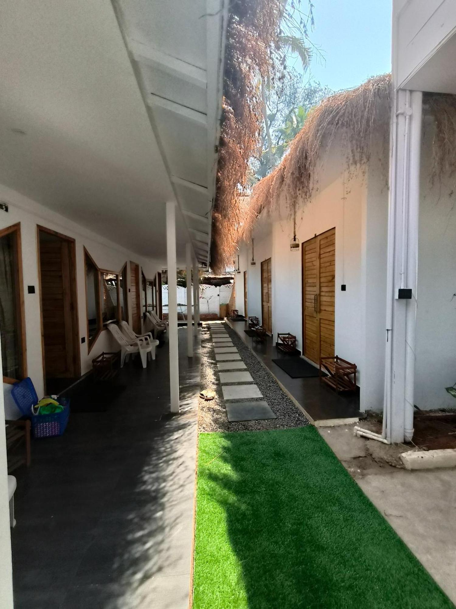 Aqua Beach Stays Ashwem Mandrem Bagian luar foto