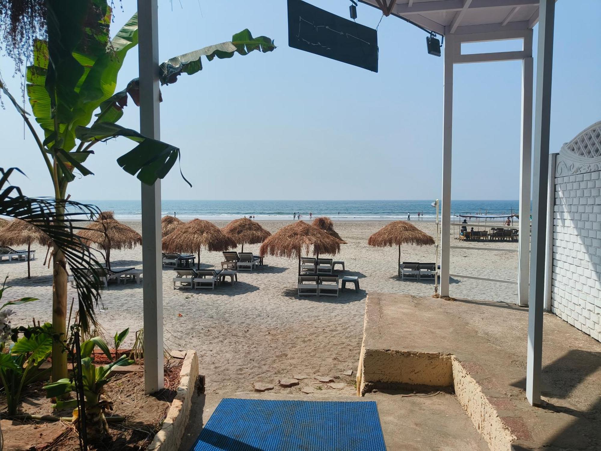 Aqua Beach Stays Ashwem Mandrem Bagian luar foto