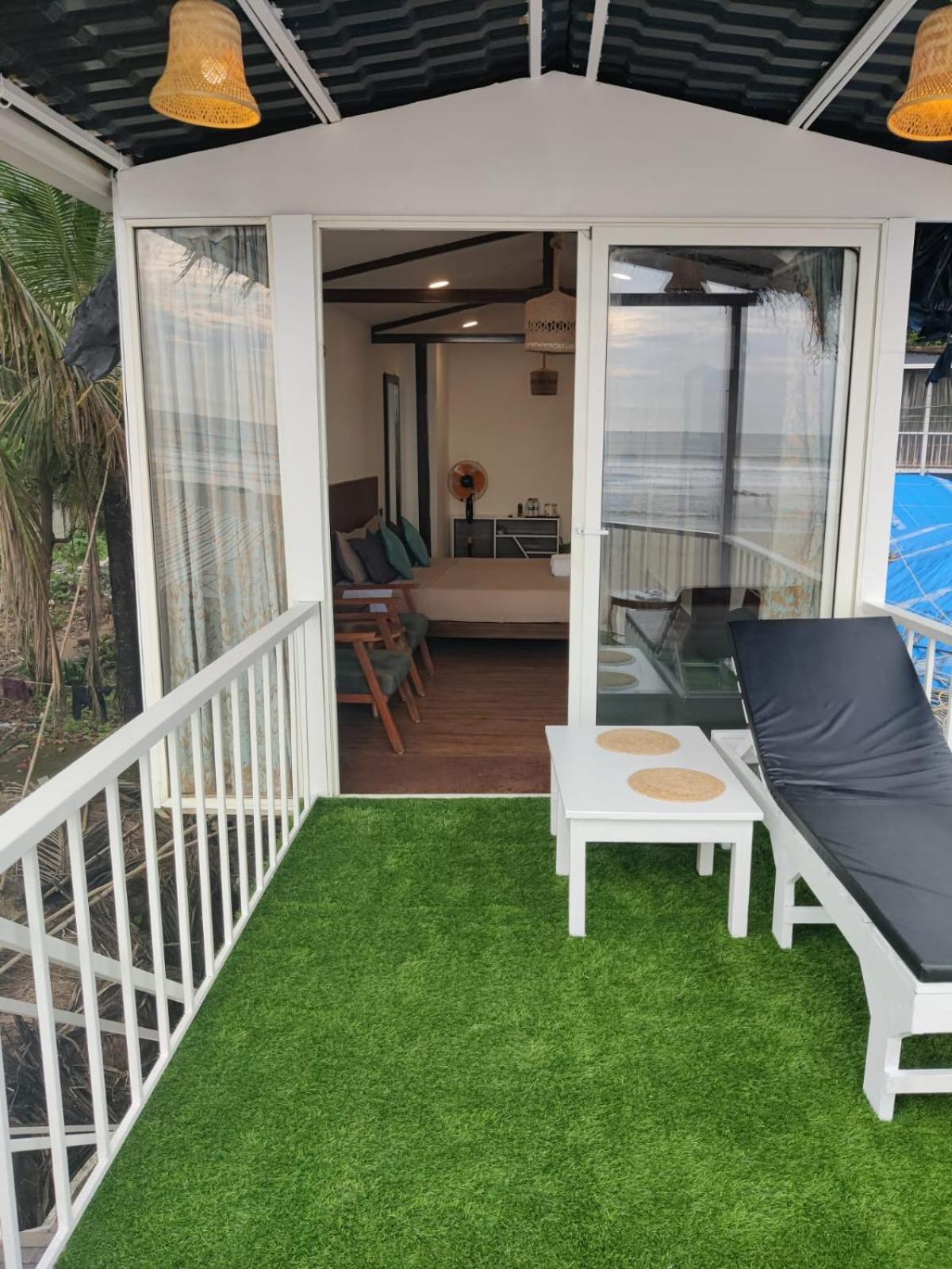 Aqua Beach Stays Ashwem Mandrem Bagian luar foto