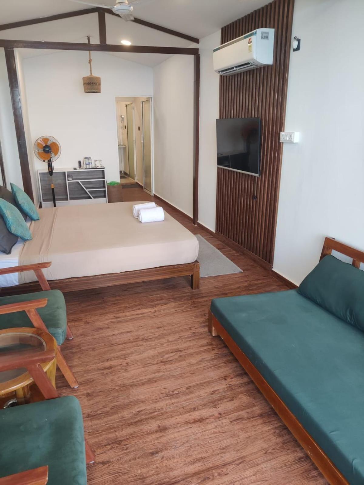 Aqua Beach Stays Ashwem Mandrem Bagian luar foto